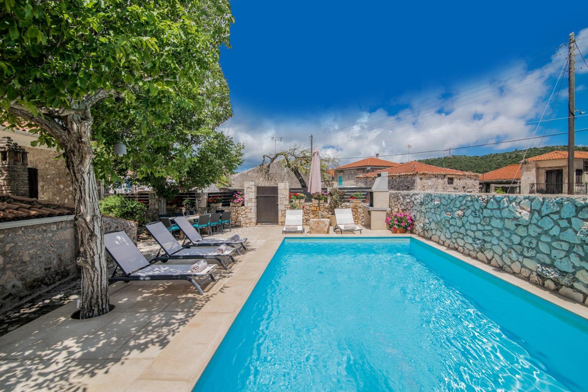 Villa Callisto- Elegant Restored Villa With Pool Gyri ภายนอก รูปภาพ