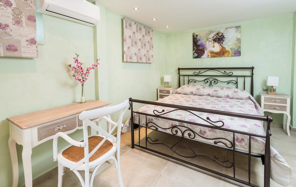 Villa Callisto- Elegant Restored Villa With Pool Gyri ภายนอก รูปภาพ