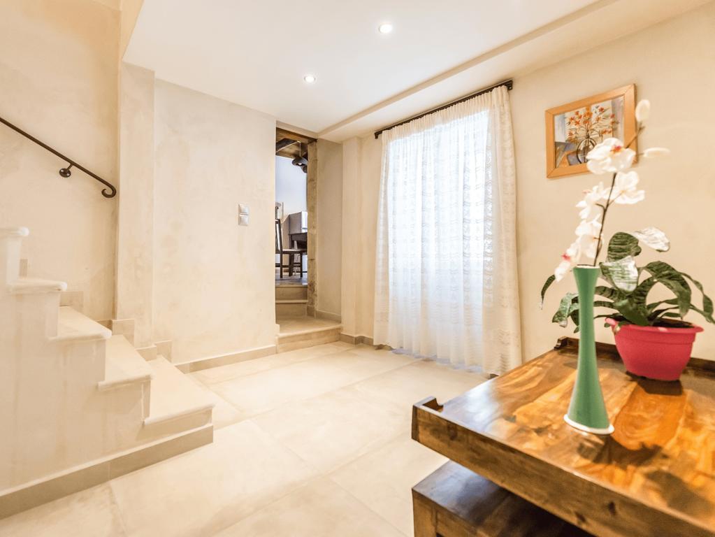 Villa Callisto- Elegant Restored Villa With Pool Gyri ภายนอก รูปภาพ